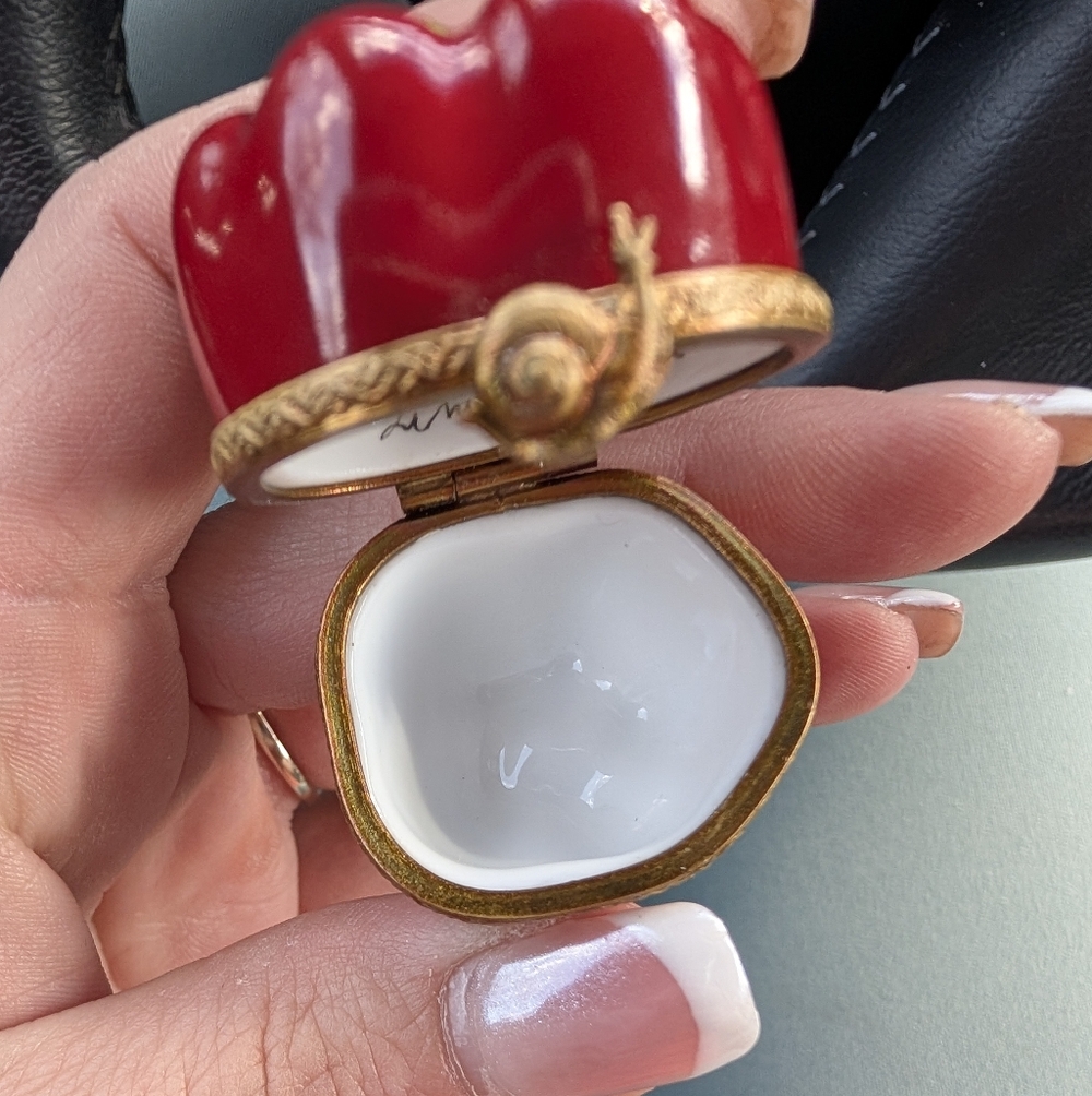 Artoria Limoges Collectible Red Pepper Box - Picture 6 of 10
